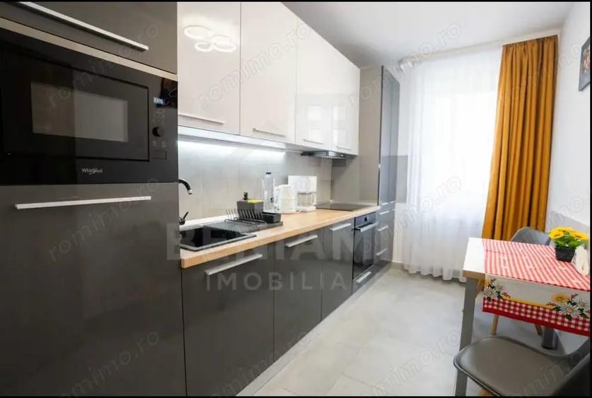 Apartament cu 2 camere decomandat în Tractorul