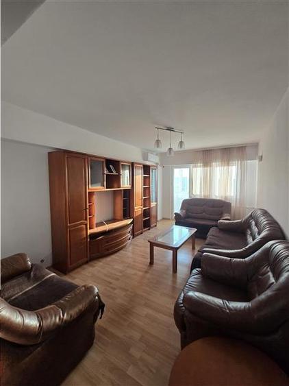 Apartament cu 4 camere decomandat, mobilat în Berceni