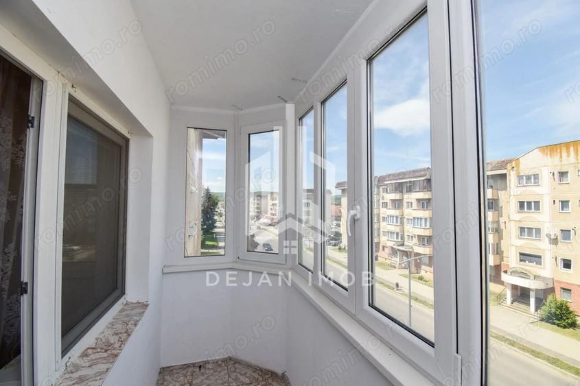 Apartament cu 3 camere decomandat, mobilat în Central