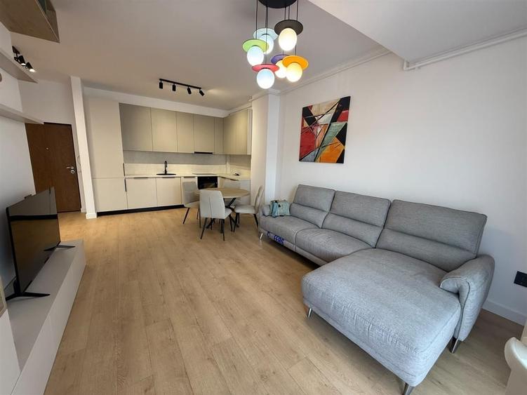 Apartament cu 2 camere semidecomandat, mobilat în Florești
