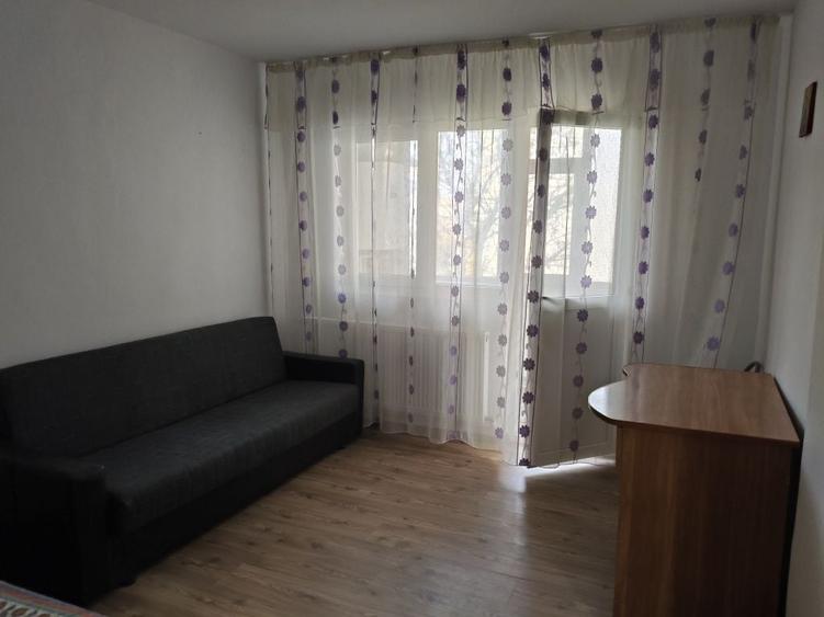Garsonieră decomandată în Central