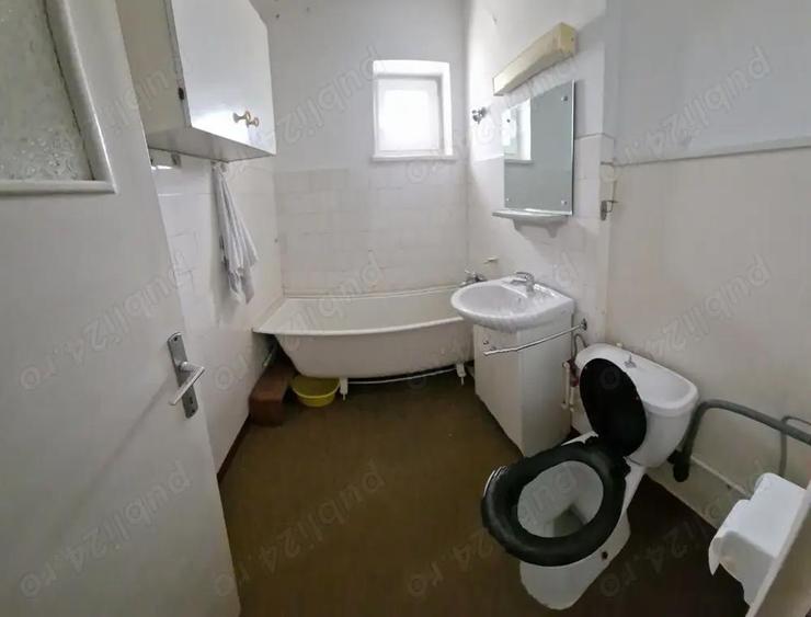 Apartament cu 3 camere semidecomandat în Central