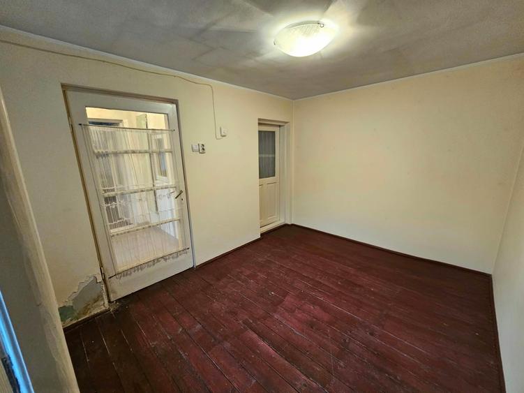 Casă cu 3 camere cu Teren 192 Mp în Rahova