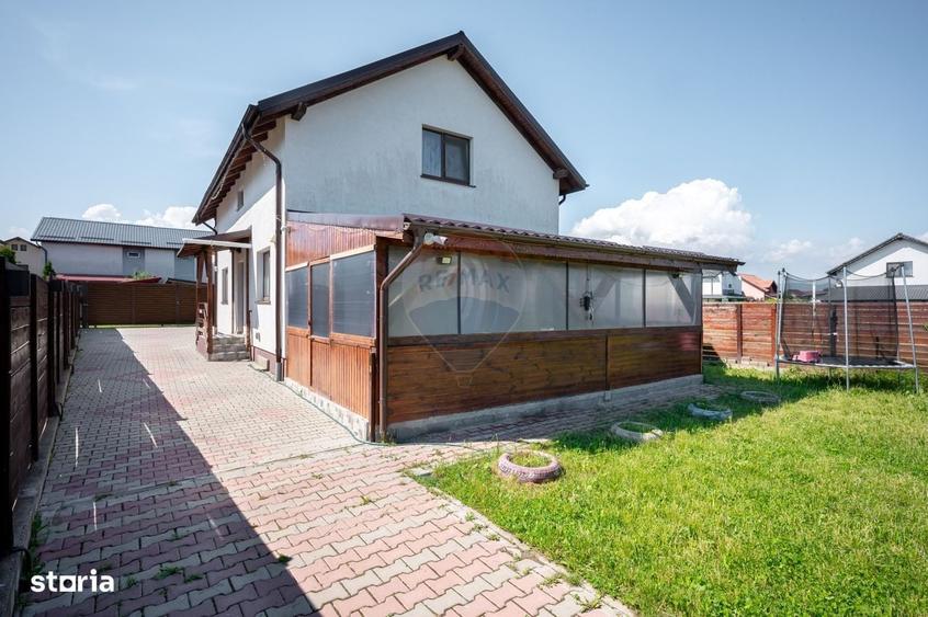Casă cu 4 camere în Centură