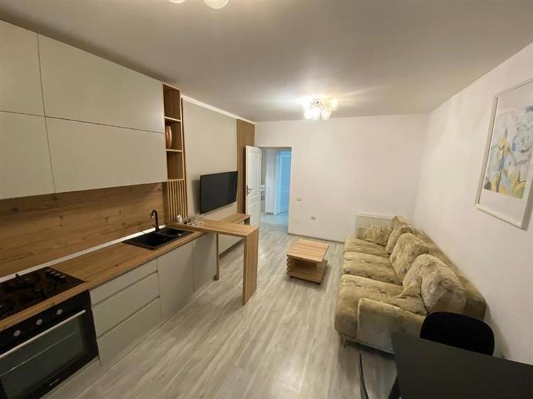 Apartament cu 2 camere decomandat, mobilat în Tractorul
