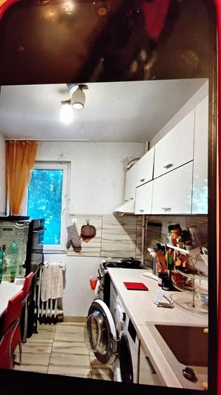 Apartament cu 3 camere semidecomandat în Titan