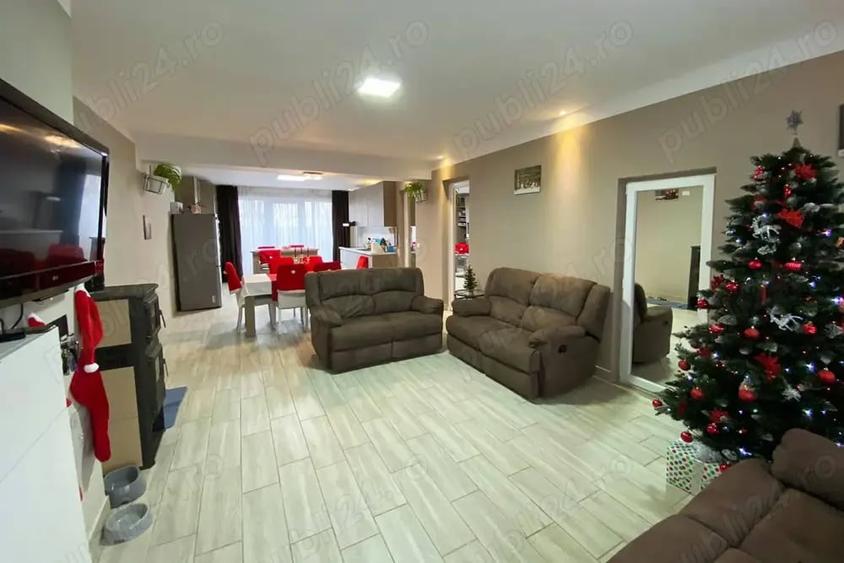 Casă cu 6 camere cu Teren 547 Mp în Episcopia Bihorului