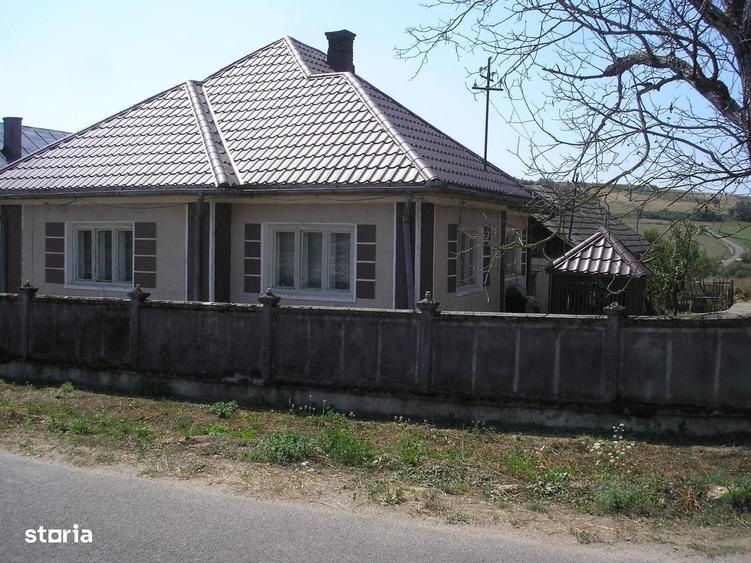 Casă cu 4 camere în Asuaju de Sus