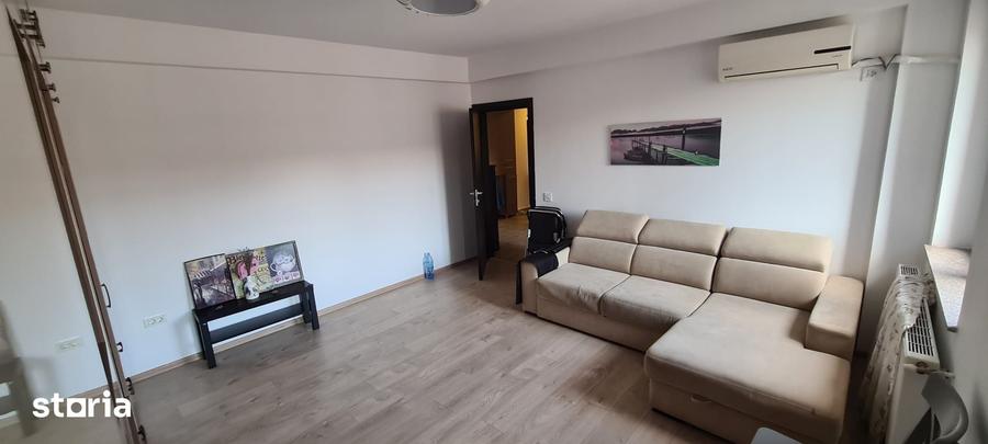 Apartament cu 3 camere decomandat în