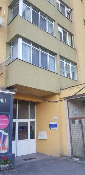 Apartament cu 3 camere decomandat în UTA