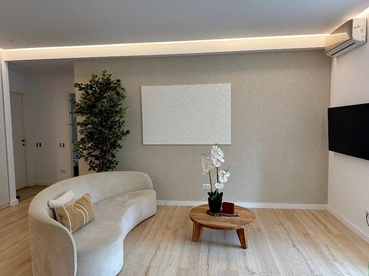 Apartament cu 3 camere, mobilat în Central