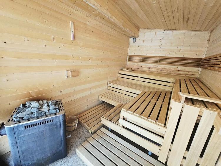 Casă individuală cu 7 camere cu Canalizare în Moara de Pădure