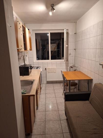 Apartament cu 2 camere semidecomandat în Roșu