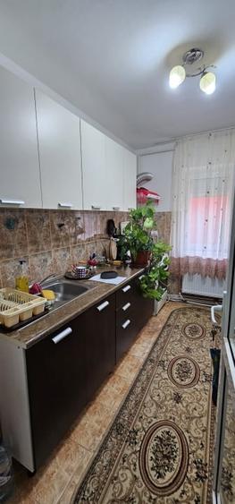 Apartament cu 2 camere semidecomandat, mobilat în Târgu Ocna