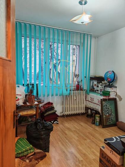 Apartament cu 3 camere decomandat în Rahova