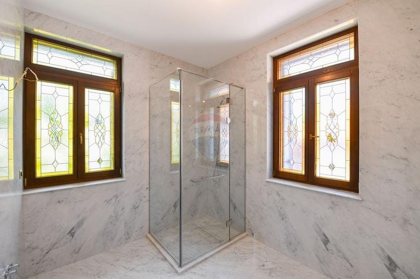 Casă individuală cu 7 camere cu Teren 468 Mp în Cotroceni