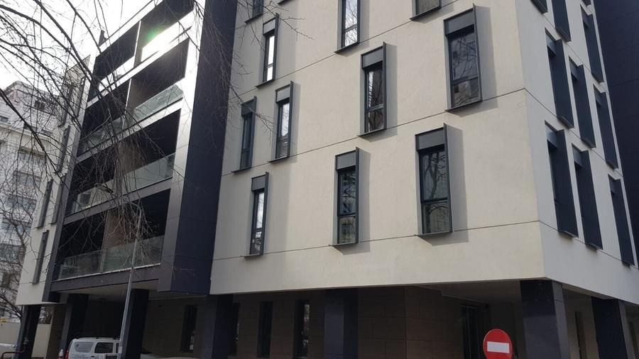 Apartament cu 4 camere decomandat în Națiunile Unite