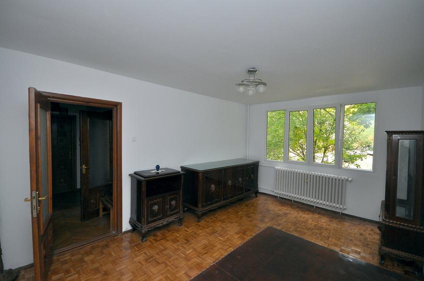 Apartament cu 3 camere decomandat în Drumul Taberei