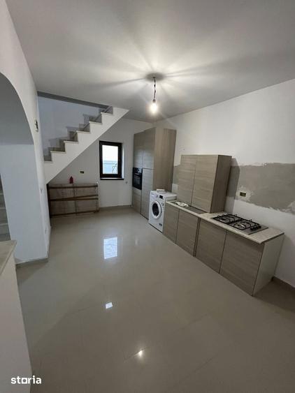 Casă cu 4 camere cu Teren 1090 Mp în Central