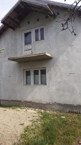 Casă cu 4 camere în Balotești
