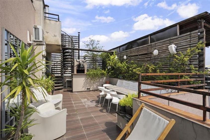 Penthouse cu 6 camere decomandat, mobilat în Aviatorilor