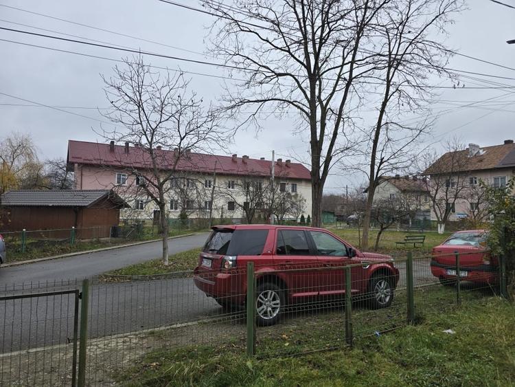 Garsonieră decomandată în Săvinești