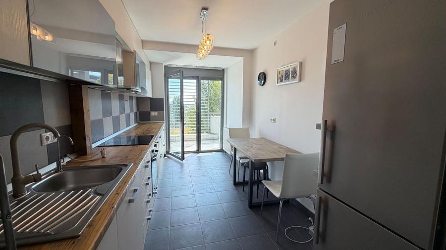 Apartament cu 3 camere, mobilat în Sisești