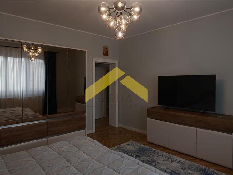 Apartament cu 4 camere decomandat în Ultracentral