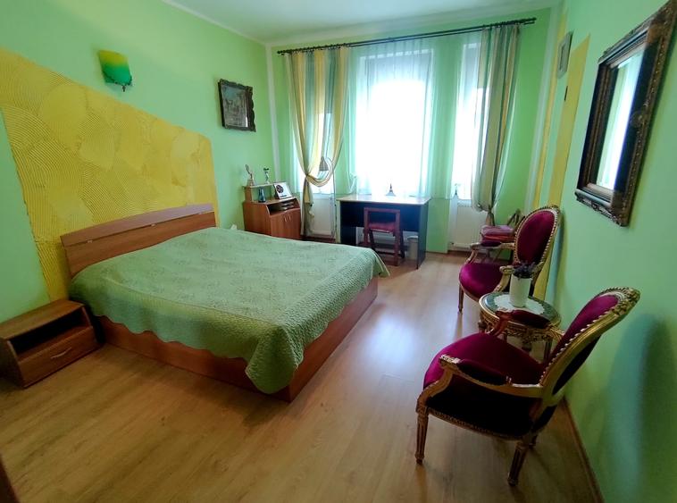 Casă individuală cu 4 camere cu Canalizare în Cârțișoara