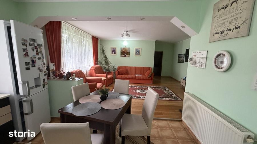 Apartament cu 3 camere semidecomandat în Central