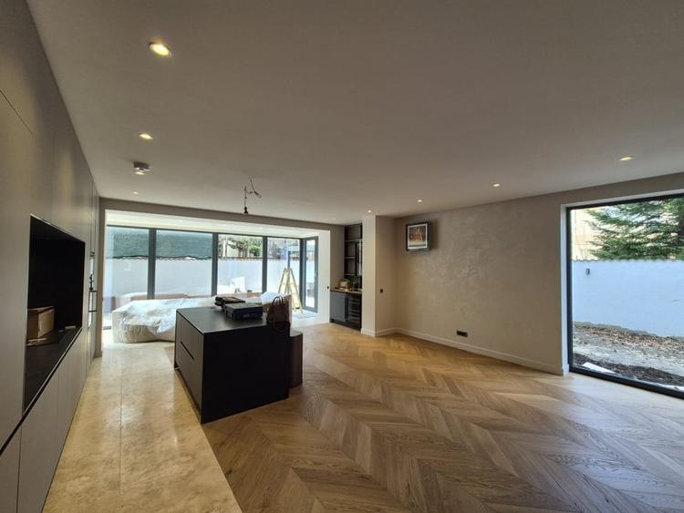 Apartament cu 4 camere decomandat, mobilat în Voluntari