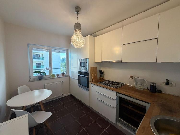 Apartament cu 3 camere decomandat în Tei