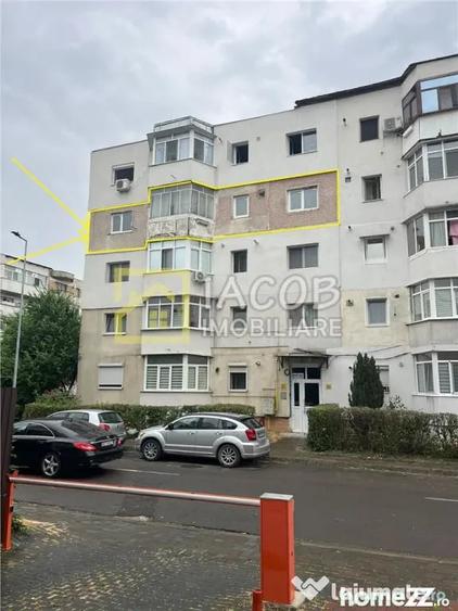 Apartament cu 3 camere semidecomandat în Central