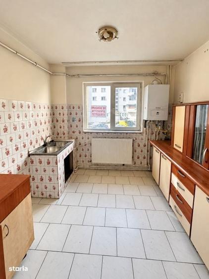 Apartament cu 2 camere semidecomandat în Craiovița Nouă