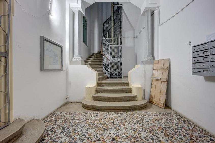 Apartament cu 5 camere decomandat în Calea Victoriei