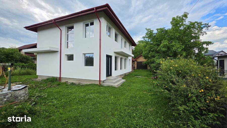 Casă cu 6 camere cu Teren 700 Mp în Breaza