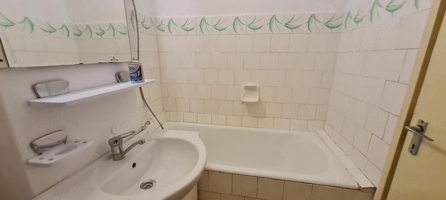Garsonieră decomandată în Sud
