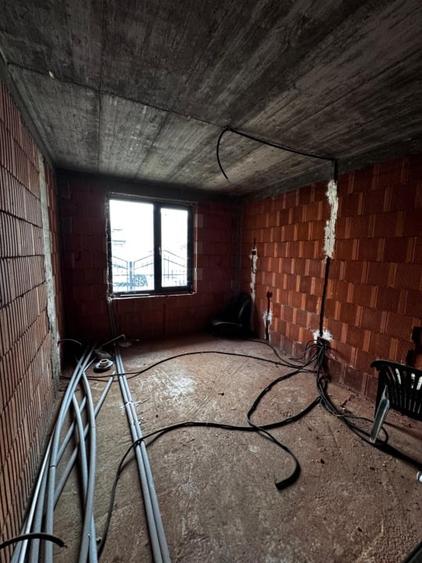 Casă individuală cu 7 camere cu Teren 301 Mp în George Enescu