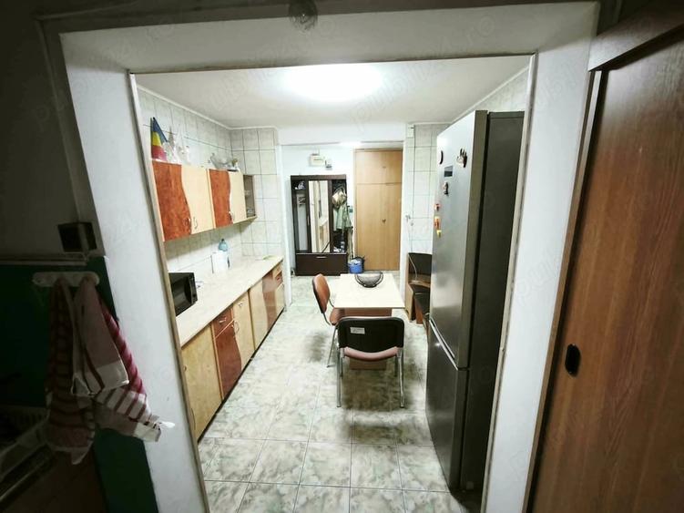 Apartament cu 3 camere semidecomandat în Basarabia