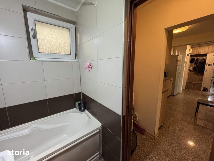 Apartament cu 3 camere semidecomandat în Central