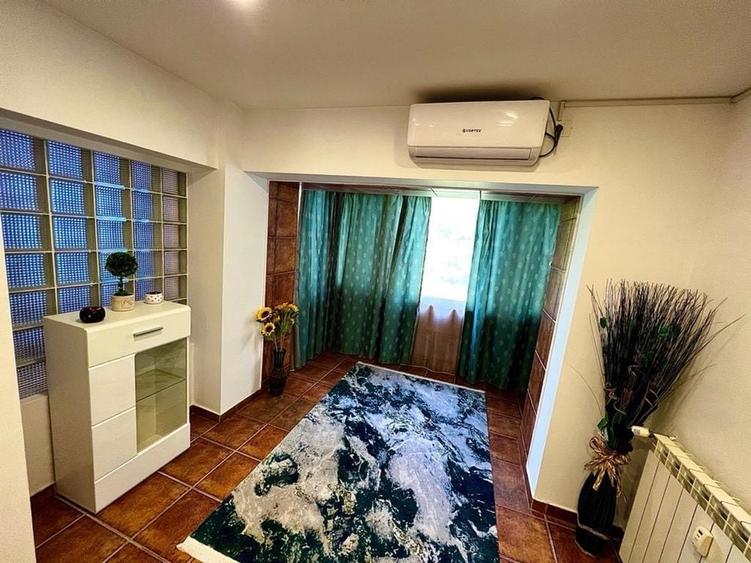 Apartament cu 3 camere decomandat în Exterior Vest