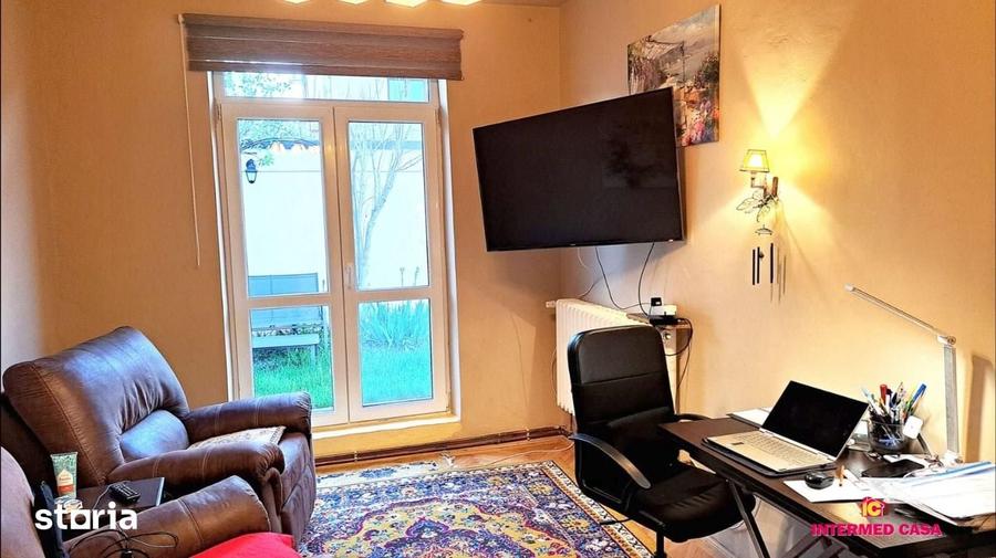 Casă cu 7 camere decomandat cu Teren 350 Mp în Central