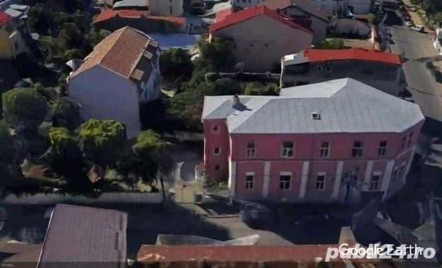 Casă cu 6 camere cu Teren 629 Mp în Tineretului