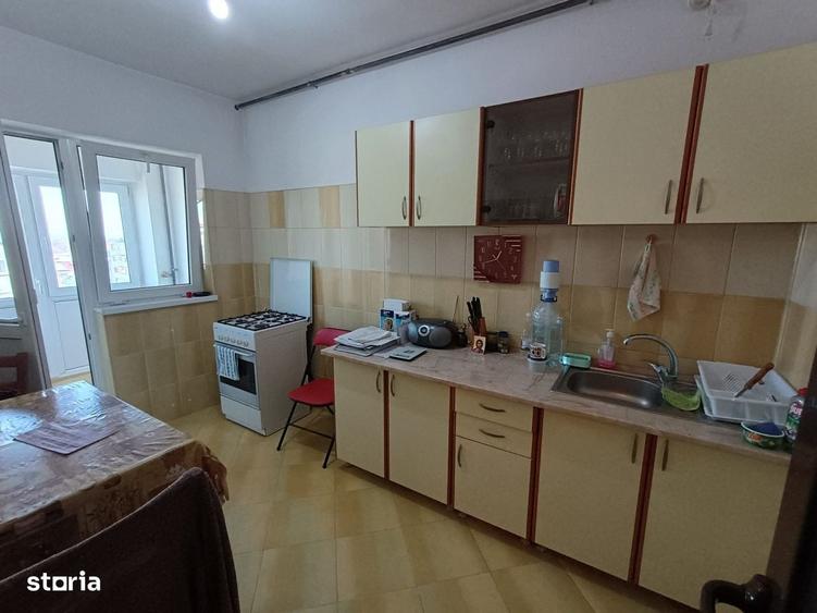 Apartament cu 3 camere, mobilat în Central