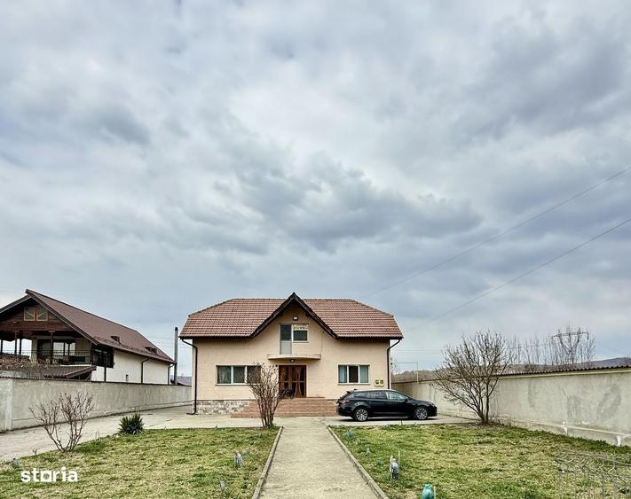 Casă cu 4 camere în Dângești