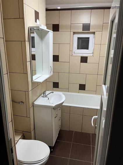 Apartament cu 3 camere semidecomandat în Central