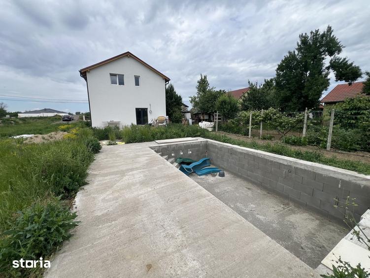 Casă cu 5 camere cu Teren 1000 Mp în Păulești