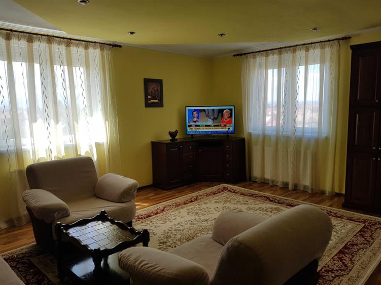 Apartament cu 3 camere decomandat în Lazaret
