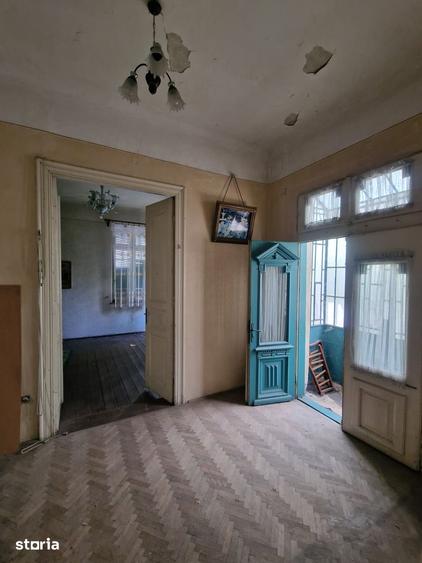 Casă cu 9 camere cu Teren 413 Mp în Parcul Carol
