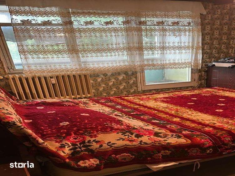 Apartament cu 4 camere decomandat în Berceni
